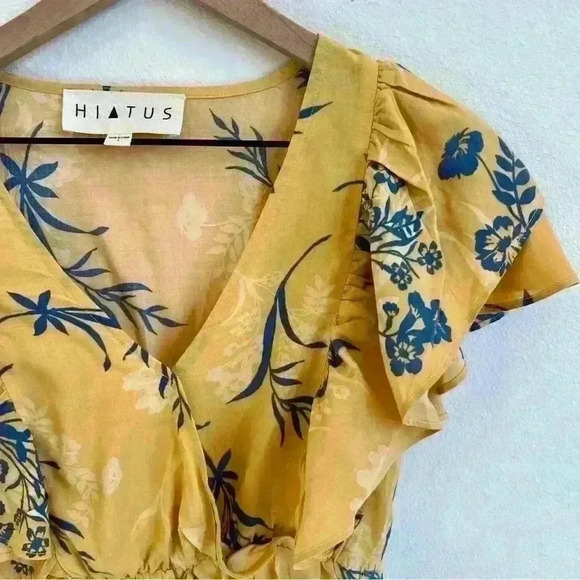Hiatus Women’s Ruffle Layer Mustard Floral Crop Top Size Small - Picture 5 of 13